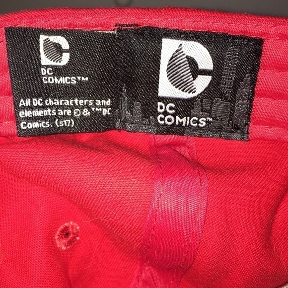 DC Comics Wonder Woman snap back hat - Picture 3 of 5